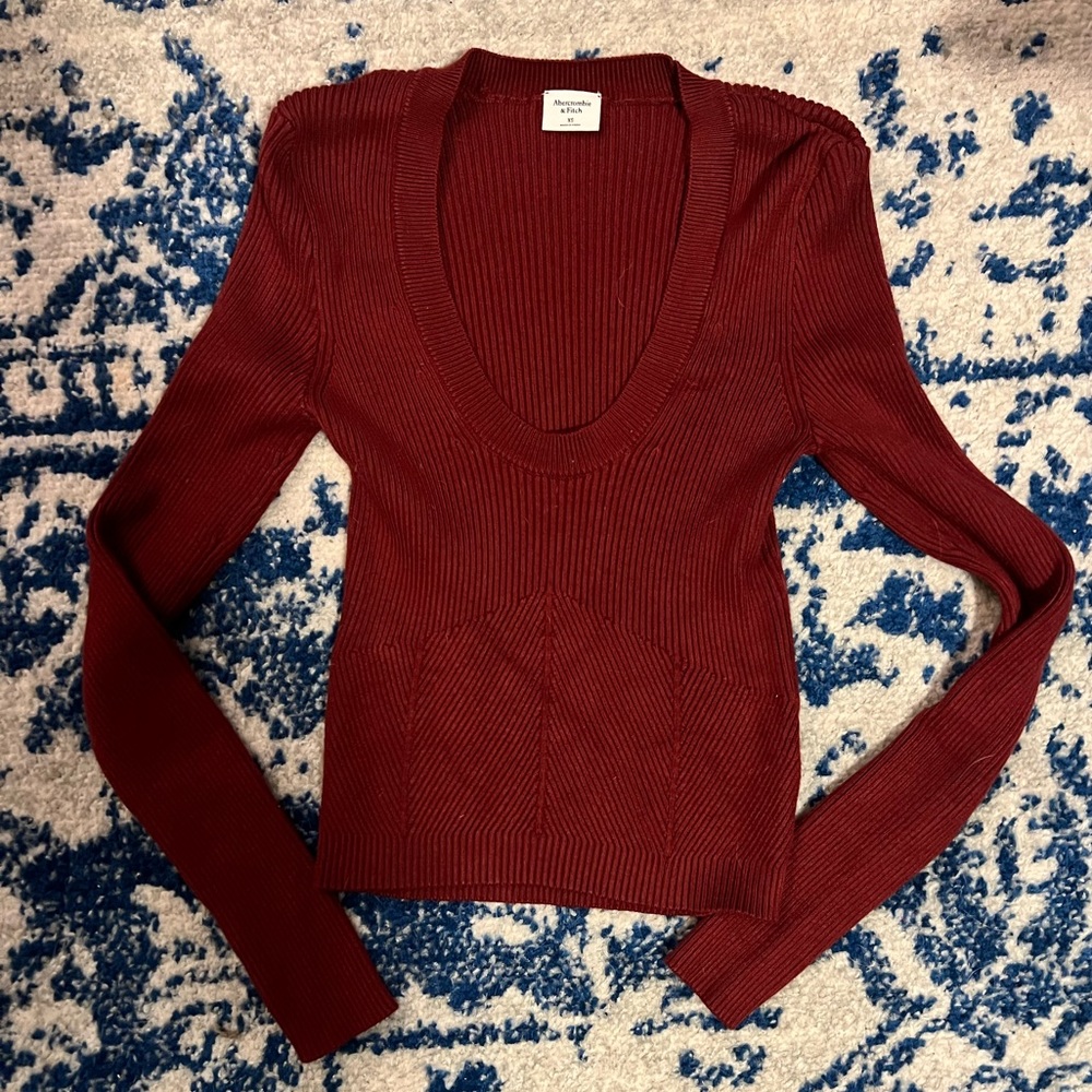 ABERCROMBIE AND FITCH XS MAROON SWEATER